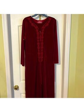 Nottibianche velour robe size M full length zip front 2 side pockets